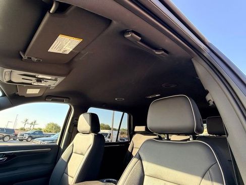 Used 2025 Chevrolet Tahoe Premier AWD/4WD image 12
