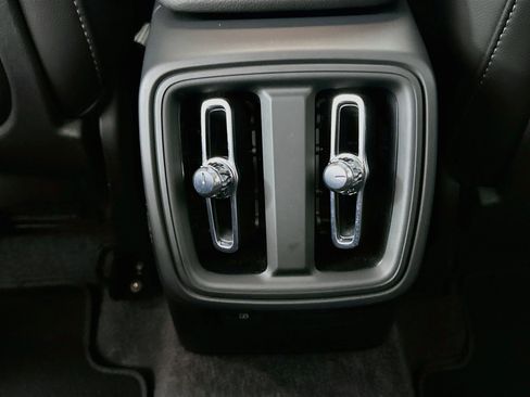 Used 2025 Volvo XC40 B5 Plus AWD/4WD image 29