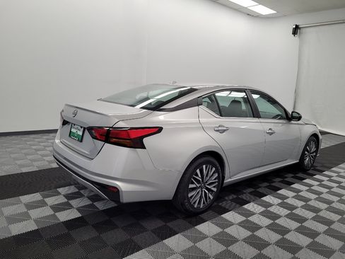 Used 2025 Nissan Altima 2.5 SV FWD image 9