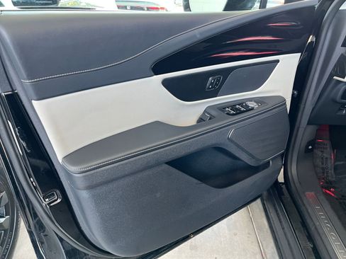 Used 2024 Lincoln Nautilus Premier image 20