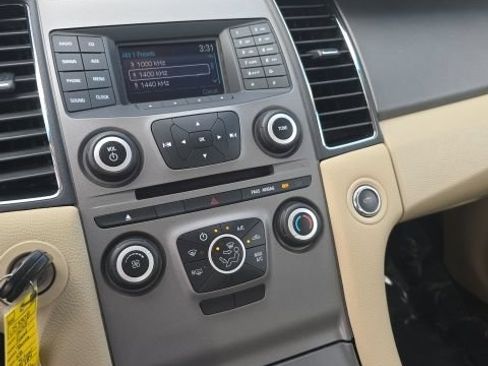 Used 2018 Ford Taurus SE FWD image 17