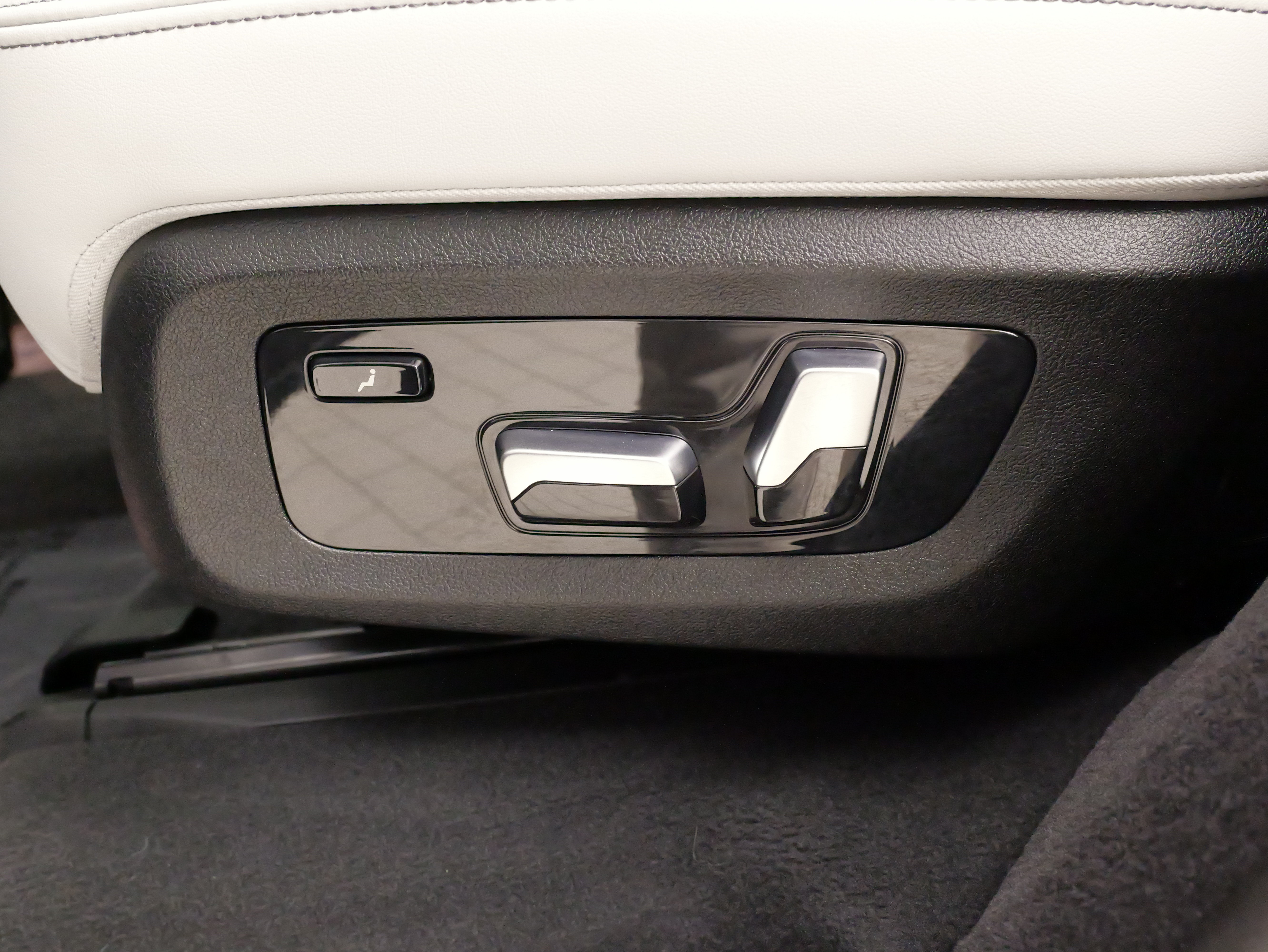 Used 2026 BMW X7 xDrive40i AWD/4WD image 36
