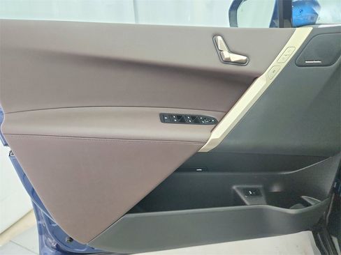 Used 2024 BMW iX xDrive50 image 23