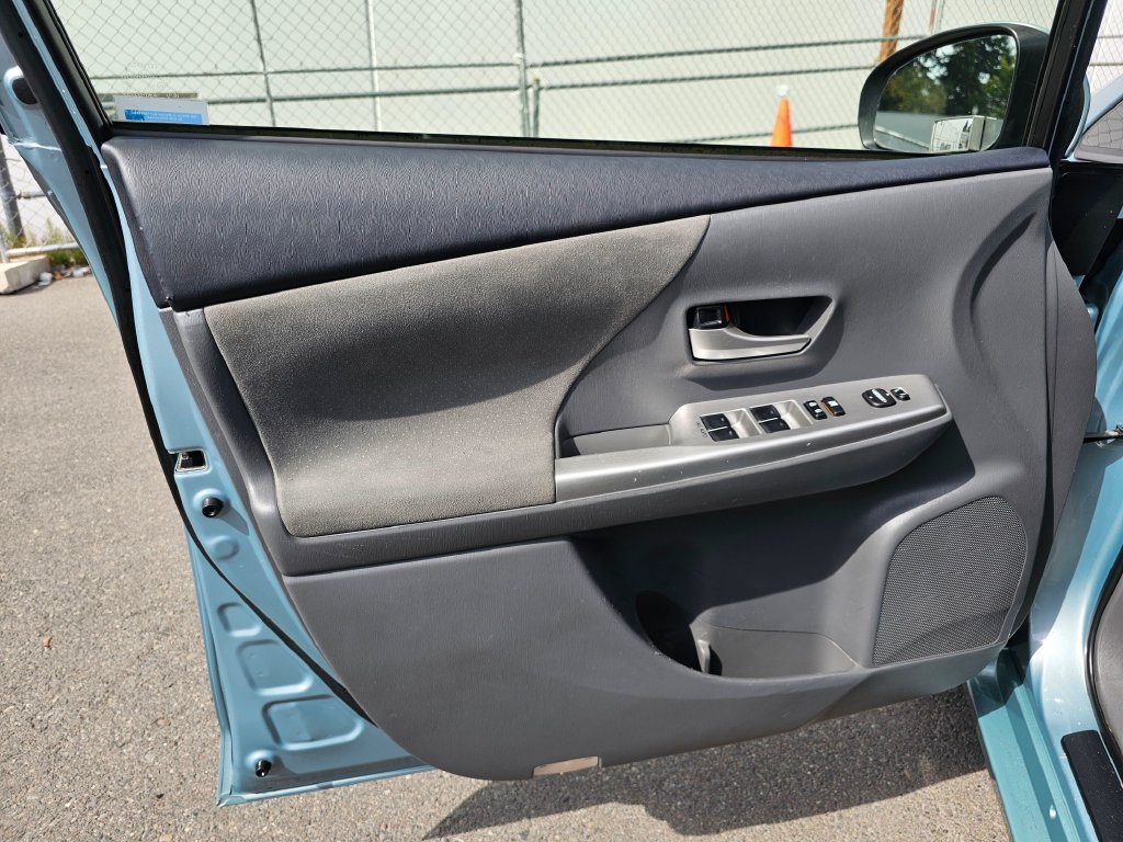 Used 2014 Toyota Prius V Three FWD image 21