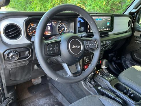 Used 2025 Jeep Wrangler Unlimited Sport AWD/4WD image 28