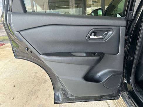 Used 2024 Nissan Rogue SV AWD/4WD image 18