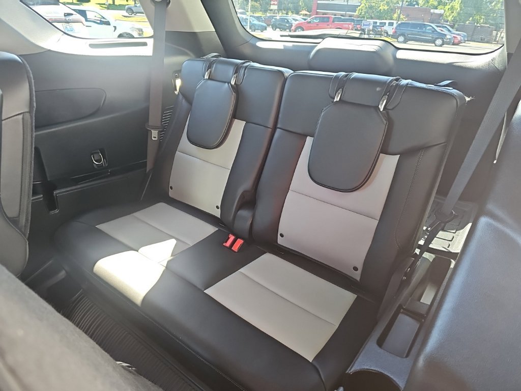 Used 2022 Ford Explorer XLT w/ Equipment Group 202A AWD/4WD image 14