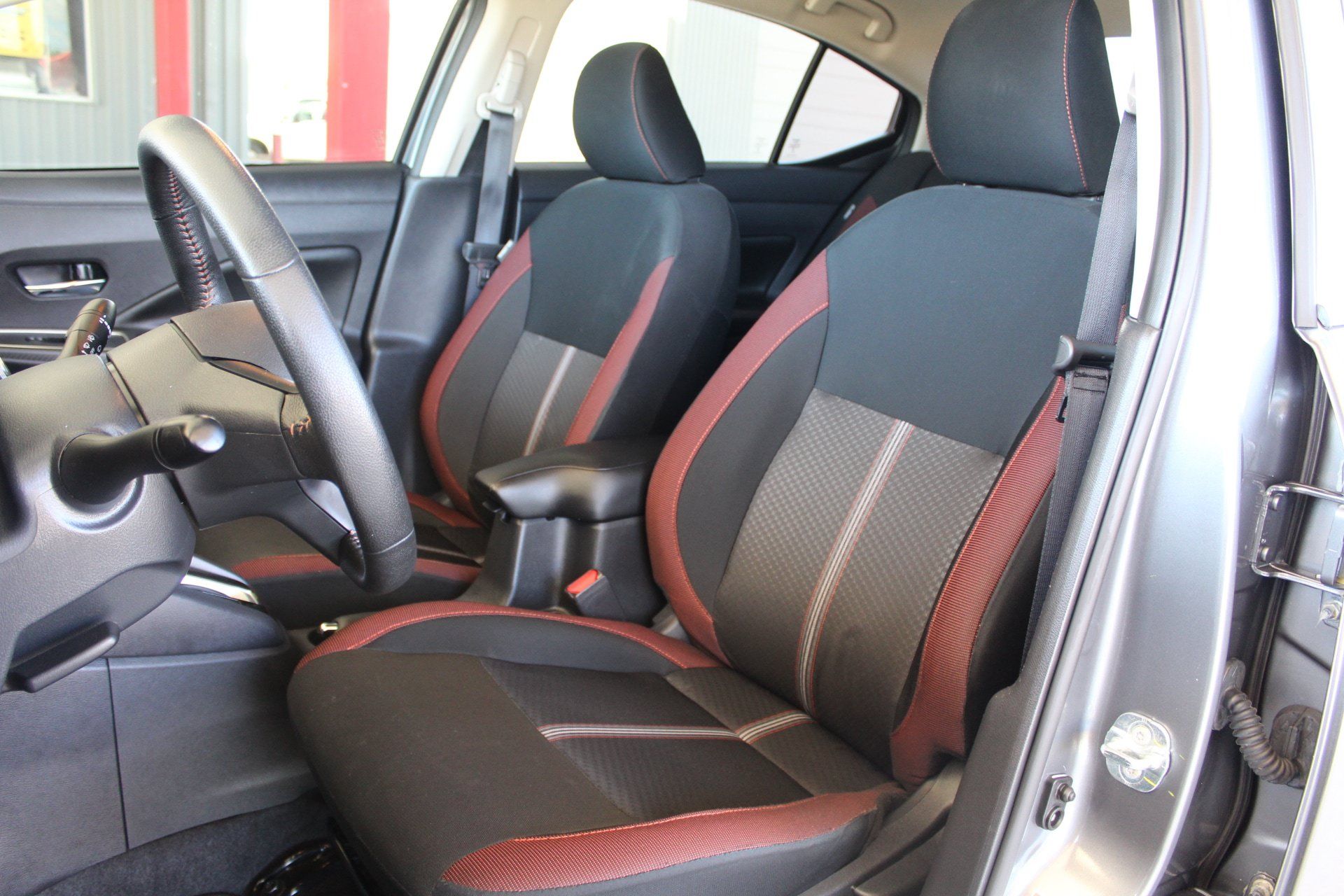 Used 2025 Nissan Versa SR w/ Trunk Package FWD image 33