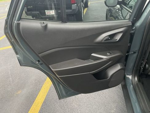 Used 2025 Chevrolet Trax LT FWD image 28