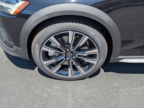 New 2026 Volvo V60 B5 Cross Country Ultra w/ Protection Package Premier image 25