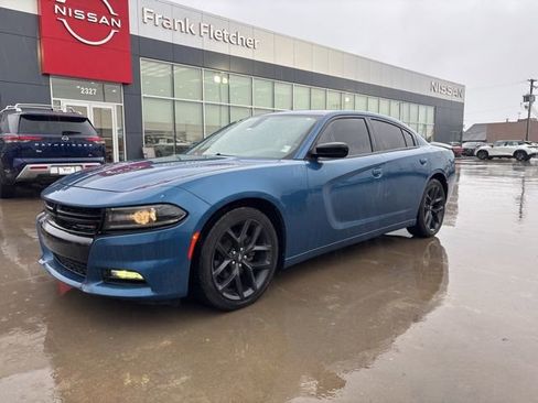 Used 2020 Dodge Charger SXT w/ Blacktop Package RWD image 1