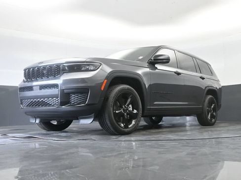 Used 2025 Jeep Grand Cherokee L Altitude AWD/4WD image 37