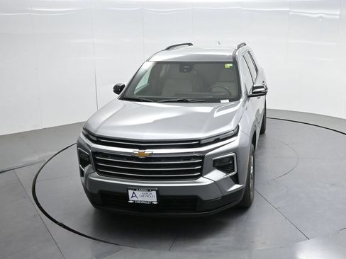 Used 2025 Chevrolet Traverse LT AWD/4WD image 42