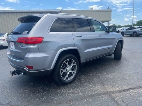Used 2018 Jeep Grand Cherokee Limited AWD/4WD image 3