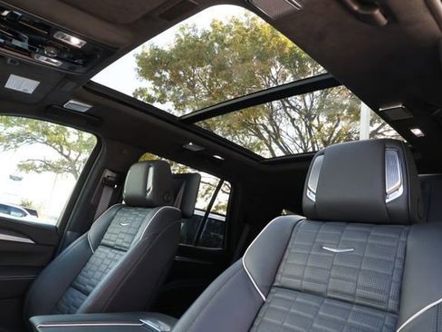 Certified 2025 Cadillac Escalade V w/ LPO, ONYX Package image 9