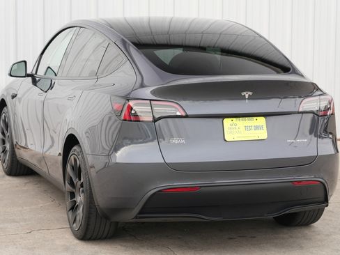 Used 2021 Tesla Model Y Long Range image 50