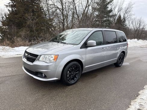 Used 2019 Dodge Grand Caravan GT image 2