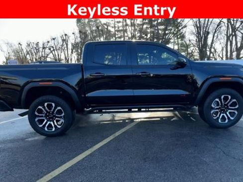 Used 2025 GMC Canyon AT4 w/ Nightfall Edition image 9