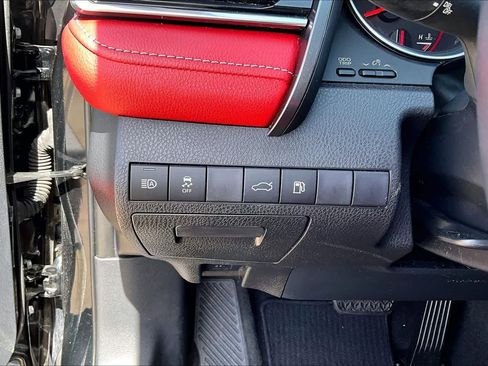 Used 2018 Toyota Camry XSE image 31