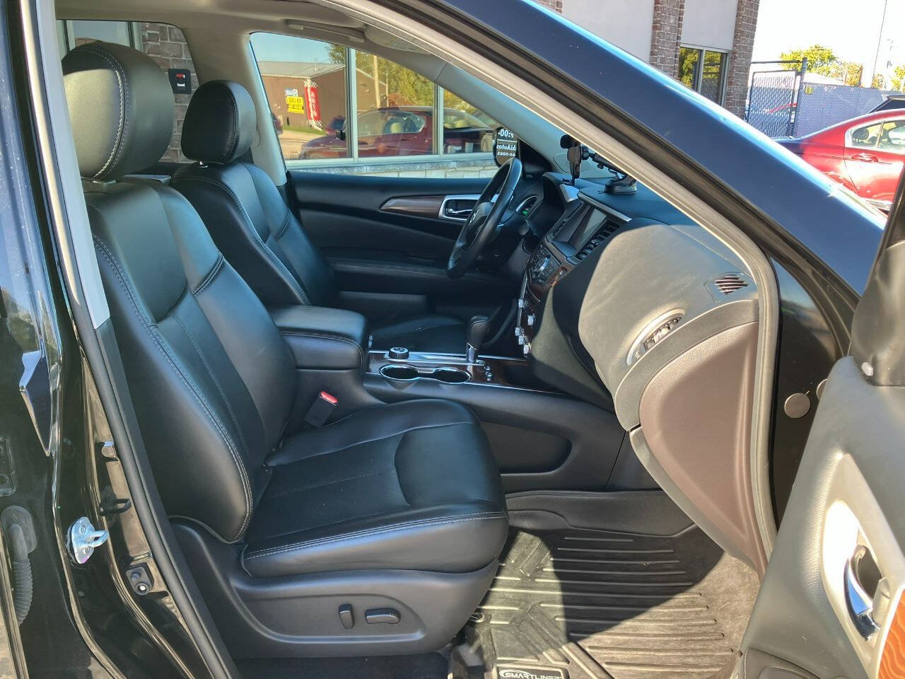 Used 2017 Nissan Pathfinder Platinum w/ Cargo Package AWD/4WD image 15