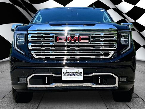 Used 2023 GMC Sierra 1500 Denali w/ Technology Package AWD/4WD image 3