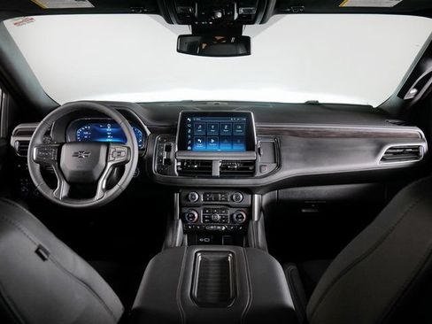Used 2024 Chevrolet Tahoe Z71 w/ Luxury Package AWD/4WD image 4