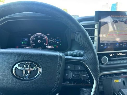 Used 2023 Toyota Sequoia Platinum AWD/4WD image 18