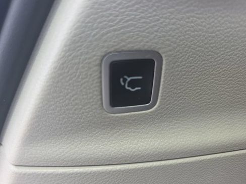 Used 2022 Chrysler Pacifica Touring-L FWD image 15