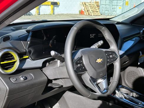New 2026 Chevrolet Trax LT w/ LT Convenience Package FWD image 10
