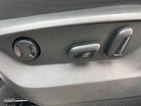 Used 2024 Volkswagen Atlas SE image 28