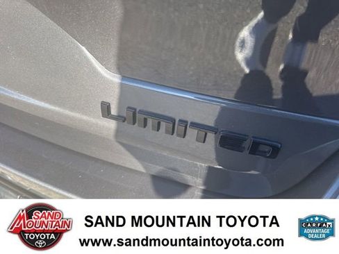 Used 2024 Jeep Grand Cherokee Limited w/ Black Appearance Package image 8