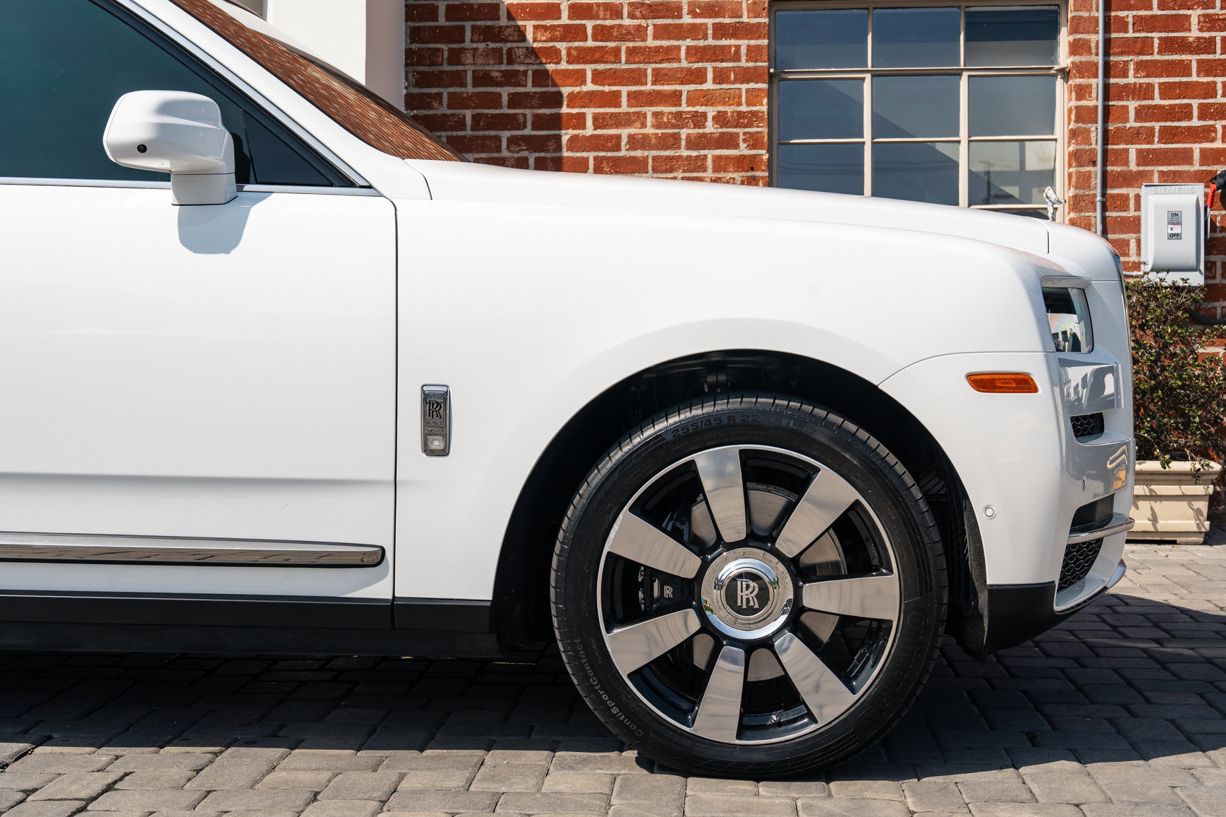 Used 2023 Rolls-Royce Cullinan w/ Technology Package AWD/4WD image 12