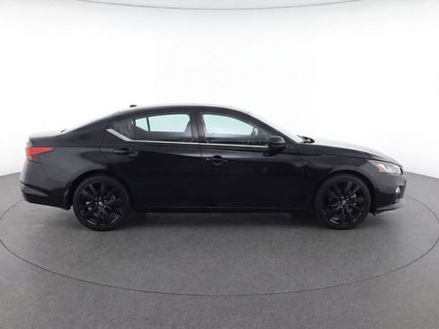 Used 2022 Nissan Altima 2.5 SR w/ Midnight Edition Package FWD image 8