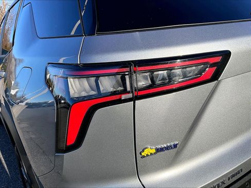 Used 2025 Chevrolet Equinox LT w/ Convenience Package II image 34