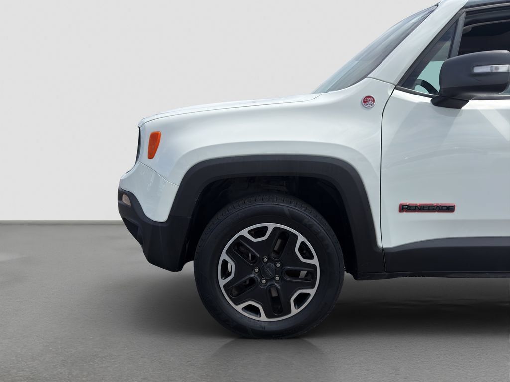 Used 2017 Jeep Renegade Trailhawk AWD/4WD image 32
