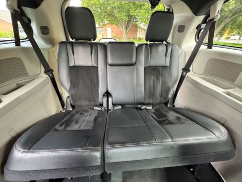 Used 2017 Dodge Grand Caravan SXT image 18