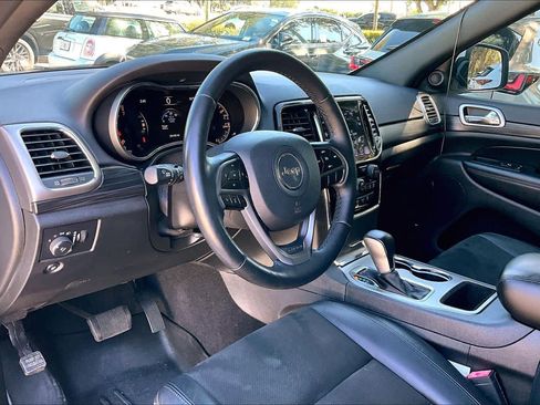 Used 2019 Jeep Grand Cherokee Altitude image 16