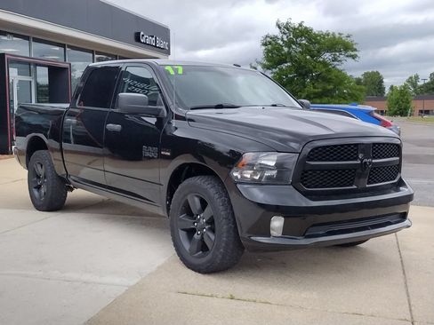 Used 2017 RAM 1500 Express w/ Black Ram 1500 Express Group AWD/4WD image 14