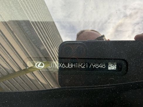 Used 2024 Lexus UX 250h FWD image 41