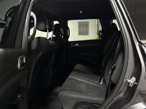 Used 2017 Jeep Grand Cherokee Laredo w/ Quick Order Package 23E image 22