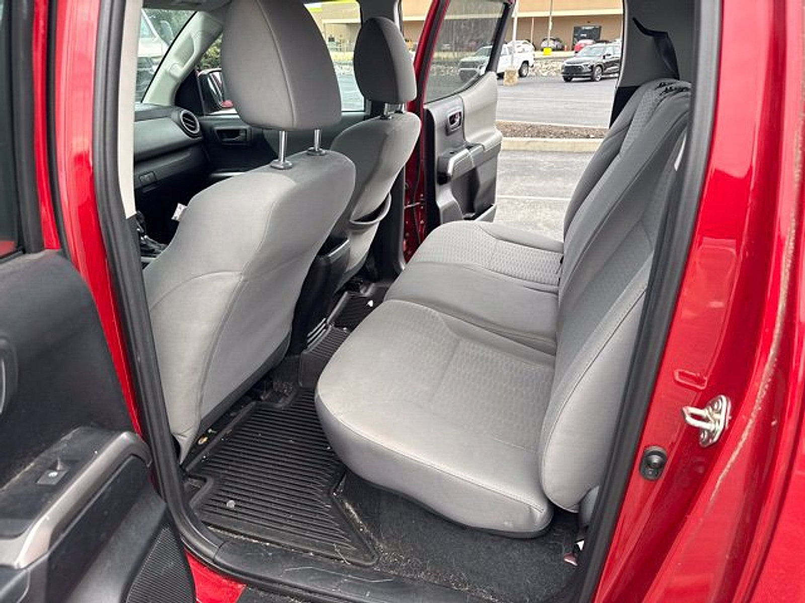 Used 2018 Toyota Tacoma SR5 AWD/4WD image 21