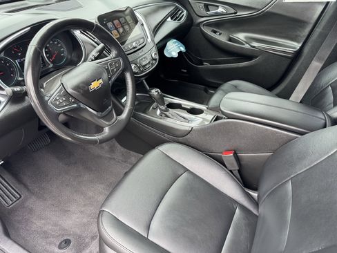 Used 2018 Chevrolet Malibu LT w/ Leather Package FWD image 9