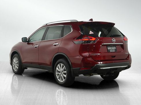 Used 2020 Nissan Rogue SV image 3