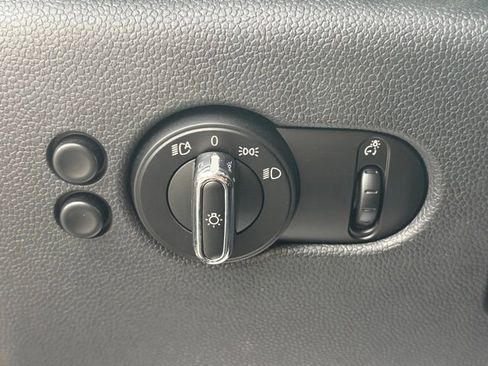 Used 2018 MINI Cooper 4-Door Hardtop FWD image 16