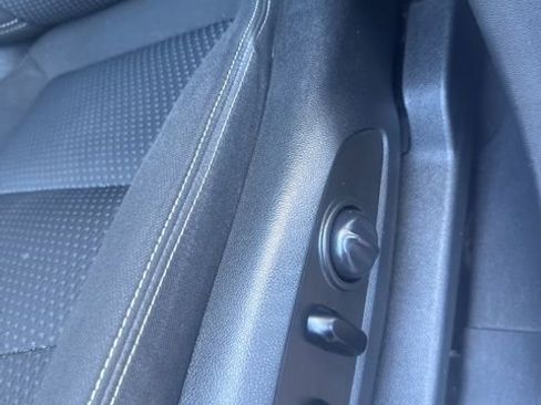 Used 2022 GMC Terrain SLE w/ Driver Convenience Package image 7