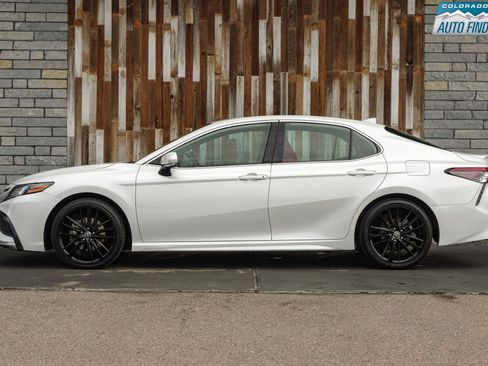 Used 2022 Toyota Camry XSE FWD image 3