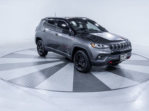 Used 2024 Jeep Compass Trailhawk image 12