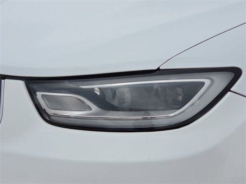 Used 2022 Chrysler Pacifica Touring-L image 4