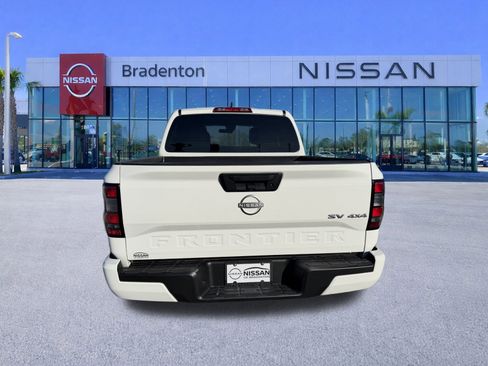 Certified 2024 Nissan Frontier SV image 6