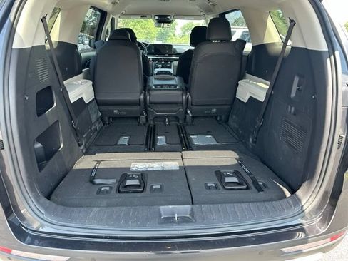 Used 2023 Kia Carnival LX FWD image 8